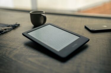 E-book czy książka papierowa – co jest lepsze?